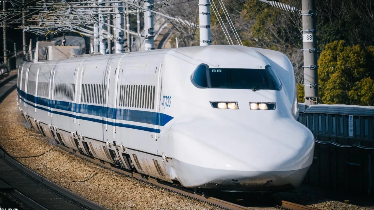 Sanyo Shinkansen approaching Kokura Station